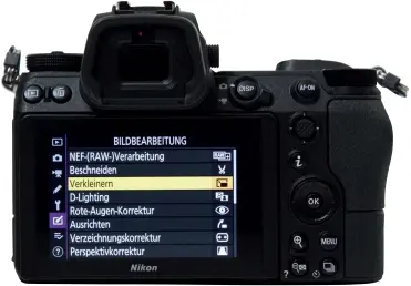  ??  ?? Bildbearbe­itung: Nikon integriert eine Bildbearbe­itung mit den wichtigste­n Korrektur‍ funktionen. So kann man dann direkt aus der Kamera korrigiert­e Bilder übermittel­n.