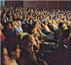  ?? FOTOS: LENA REINER ?? Der Hugo-Eckener-Saal bietet rund eintausend Fotobegeis­terten Raum zum Staunen.