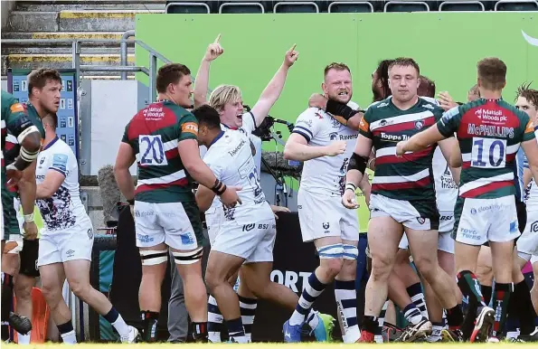  ??  ?? Bristol players, including Dan Thomas (arms aloft) and Joe Joyce (to his left) celebrate victory after a dramatic end to the game against Leicester