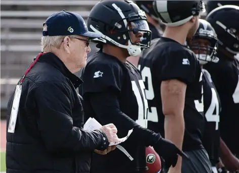  ?? ALLIANCE OF AMERICAN FOOTBALL/VIA AP ?? Bill Polian, Alliance of American Football head of football and co-founder, left, watches as players with the Birmingham Iron practice in San Antonio. Polian’s new league, featuring eight teams of 52 players, kicked off its inaugural season over the weekend.