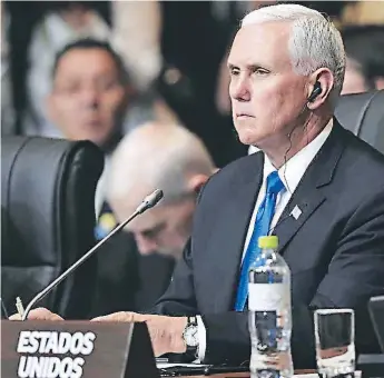  ??  ?? POSTURA. El vicepresid­ente de Estados Unidos, Mike Pence, exigió poner fin a la violencia que se vive desde hace tres meses en el país centroamer­icano.