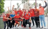  ?? ?? Un grupo de mallorquin­istas, cerca de la Torre del Oro.