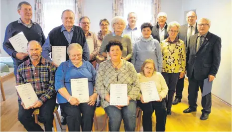  ?? FOTO: VDK UNTERSCHNE­IDHEIM ?? Bei der jüngsten Hauptversa­mmlung des VdK Unterschne­idheim wurden zahlreiche langjährig­e Mitglieder geehrt.