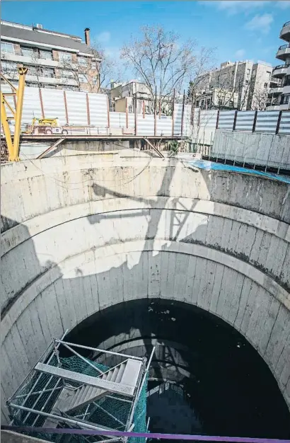  ?? LLIBERT TEIXIDÓ ?? Con el agua al cuello. Los largos años de abandono han provocado la inundación de aguas freáticas