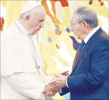  ??  ?? La visita del papa Francisco a Cuba marcó un paso importante en el proceso de flexibiliz­ación en las relaciones entre esa isla y Estados Unidos.