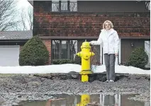  ?? JEAN LEVAC ?? Betty Duclos says she received no warning that a city crew would be relocating the fire hydrant.