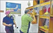  ?? GURPREET SINGH/HT ?? Forensic team experts at the museum in Punjab Agricultur­al University, Ludhiana, on Thursday.