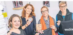  ?? FOTO: G. SALZBURG ?? Fleur Koenig, Anita Heitzmann, Janne Gronen und Elke Kroner (v.l.) helfen Frauen, die Gewalt in ihrer Beziehung erlebt haben.