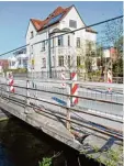  ?? Foto: Carmen Janzen ?? Die Brücke in der Jahnstraße muss sa niert werden. Das dauert voraussich­tlich aber noch bis 2019.