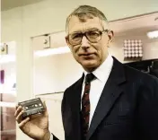  ?? PHILIPS COMPANY ARCHIVES AP file, 1988 ?? Structural engineer and inventor Lou Ottens holds an audio cassette he created. He was also part of the team that invented the compact disc.