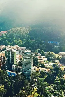  ??  ?? Rodeada pelas Torres del Parque, a célebre Praça de Touros de Bogotá é um dos cartões postais da capital colombiana