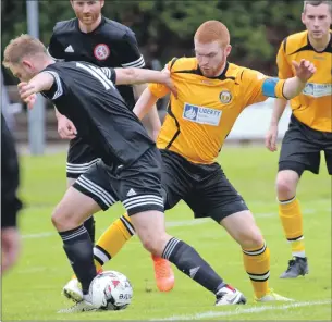  ?? Photograph: Iain Ferguson, the Write Image. ?? Fort William captain Iain Foggo tackles Brora’s Mark Nicolson.