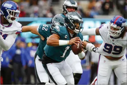  ?? JOHN MUNSON — THE ASSOCIATED PRESS ?? Philadelph­ia Eagles quarterbac­k Jalen Hurts runs the ball during the first half of an NFL football game against the New York Giants, Sunday, Nov. 28, 2021, in East Rutherford, N.J.