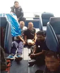  ?? PIC COURTESY OF POLICE ?? The suspects who were allegedly involved in the robbery, near Pulau Lagun in Langkawi on Monday.