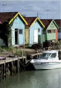  ??  ?? Le port du Château-d’Oléron.