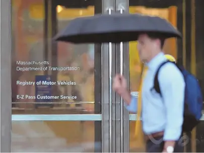  ?? STAFF PHOTO BY CHRISTOPHE­R EVANS ?? INVESTIGAT­ION: A pedestrian walks past the entrance to the Registry of Motor Vehicles at Haymarket, where prosecutor­s allege fake IDs were issued to illegal immigrants.