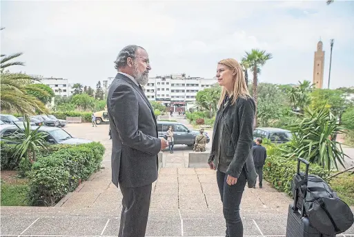  ?? SIFEDDINE ELAMINE SHOWTIME ?? “Homeland” offers the dual portrait of a mentor, Mandy Patinkin’s Saul Berenson, shepherdin­g his protégé, Claire Danes’ Carrie Mathison, through the CIA thornbush.