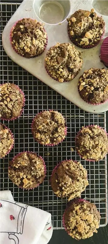 ?? JEANMARIE BROWNSON/TNS ?? Simple recipes for muffins can motivate anyone to make breakfast.
