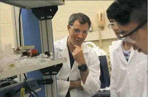  ??  ?? Materials scientist Chris Bettinger, left, with students Ik Soo Kwon and Po-Ju Chiang in his Carnegie Mellon University lab.