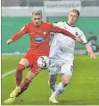  ?? FOTO: DPA ?? Heidenheim­s Tim Skarke (li.) gewinnt den Zweikampf gegen Philipp Klingmann.