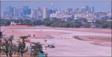  ?? TELAM ?? La nueva pista del Aeroparque Jorge Newbery tiene una longitud de 2. 690 metros, mientras que el ancho de la misma pasó de 40 a 60 metros. Reabre mañana.