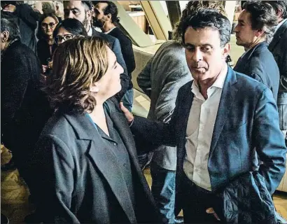  ?? LLIBERT TEIXIDÓ/ARCHIVO ?? Ada Colau y Manuel Valls durante la fiesta del 20 aniversari­o de La Contra de La Vanguardia