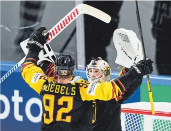  ?? FOTO: ACTIONPICT­URES/IMAGO IMAGES ?? Auch bei der Weltmeiste­rschaft bislang meistens meisterlic­h: die Berliner Eisbären Marcel Noebels (links) und Mathias Niederberg­er.