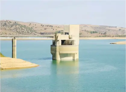  ??  ?? TESTOUR, TUNISIA: A photo taken on August 21, 2016 shows the Sidi Salem dam near Testour, in Tunisia’s north-west Beja region, which has particular­ly low water levels due to a 30 percent drop in rainfall in the North African country this year. —AFP
