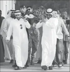  ?? Photo by Anwar Daifallah ?? Family members and mourners carrying the body of Mubarak Meshal Mubarak.