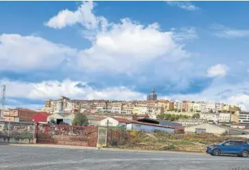  ?? ?? Vista general de la ciudad de Viana, desde el polígono industrial de La Alberguerí­a.
