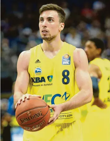  ?? Foto: Imago/Nordphoto ?? Vor vier Jahren entschied sich Ismet Akpinar für das gelbe Trikot von Alba Berlin. In der kommenden Saison zieht er das oran gefarbene Leibchen von Ratiopharm Ulm über.