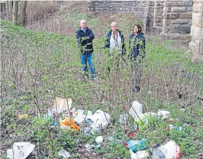  ??  ?? Cardenden Community Council chairman Dave Roy with Councillor Rosemary Liewald, centre, and Catriona Henderson from the community justice payback project.