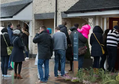  ?? Photos: Tony Gavin ?? SLEEPOVER: Househunte­rs queue in the bitter cold to view new homes at St Marnock’s Bay, Portmarnoc­k, Co Dublin. Lisa O’Connor and Ronan O’Neill were among those who managed to buy a house.