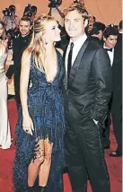  ??  ?? Sienna Miller y Jude Law.