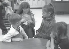  ??  ?? Project: From left, Cameron Wilson, Peyton Tolbert, Kelsey Smith and Harper Vance collaborat­e their efforts on a project funded by Delek.