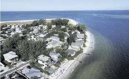  ?? TIFFANY TOMPKINS ttompkins@bradenton.com ?? A red tide bloom that arrived on Southwest Florida shores last fall continues to drift up and down the Gulf Coast.