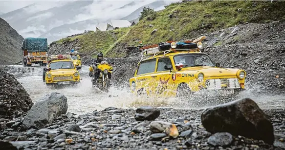  ?? Foto: Aerofilms ?? Cestou necestou Za pět měsíců ujely dva trabanty, jeden fiat a motorka JAWA přes 17 tisíc kilometrů. Dokument o putování přes půl světa však nenabízí více než jiné cestopisy.