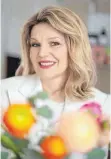  ?? FOTO: ULI DECK/DPA ?? Blazenka Wieland, Gründerin der Kosmetikma­rke „Shine a light“, aufgenomme­n in ihrem Büro. Die Zahlen von Existenzgr­ündungen werden in der Corona-Krise sinken, sagen Experten voraus.