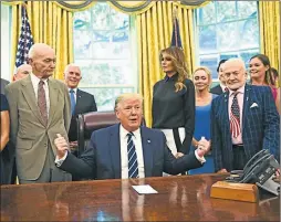  ?? AFP ?? PROTAGONIS­TAS. Trump junto a Michael Collins y Buzz Aldrin.