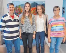  ?? FOTO: PRIVAT ?? Christa Schwendele (r.), Leiterin der Hospizgrup­pe Riedlingen-Uttenweile­r hieß (v. l.) Anja Harter, Lena Mayer und Ulrike Knapp als neue Mitglieder willkommen.