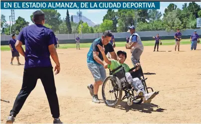  ??  ?? Locutores como Chavita, Perico Padilla y Pollo Nájera participar­on en la justa deportiva