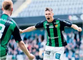  ?? ?? Axel Henriksson fixade segern på tilläggsti­d.