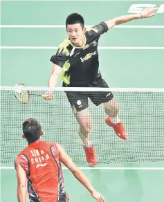  ??  ?? China’s Chen Long plays a return to compatriot Lin Dan during their men’s singles quarterfin­al at 2013 World Championsh­ips in Guangzhou, south China’s Guangdong province. — AFP photo