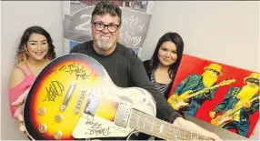  ?? MICHELLE BERG ?? Desiree Wilson and Shelby LaRose, from the Action to Employment program, with Lou Paquette, who donated a signed ZZ Top guitar, which is up for auction at their biggest fundraiser of the year on May 11.