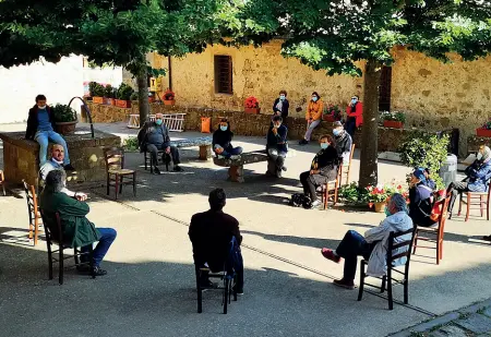  ??  ?? La foto con il Teatro Povero ha annunciato la 54esima edizione dell’«autodramma», che per la prima volta non sarà in piazza della Commedia