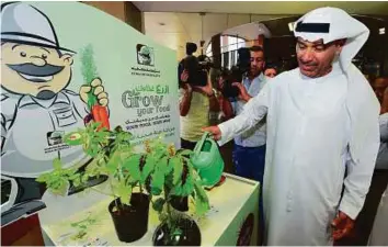  ?? Atiq-Ur-Rehman/Gulf News ?? Hussain Nasser Lootah at the inaugurati­on of the Grow Your Food campaign at Dubai Municipali­ty.