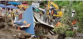  ?? (Foto A FP) ?? Sebuah rumah ranap dalam kejadian tanah runtuh di bandar Atama, Sabtu lalu.