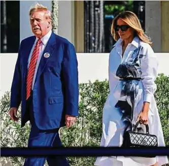  ?? Foto: AFP ?? Stärkt ihrem Mann manchmal den Rücken: Melania Trump vor wenigen Tagen bei einer Vorwahl in Palm Beach, Florida.