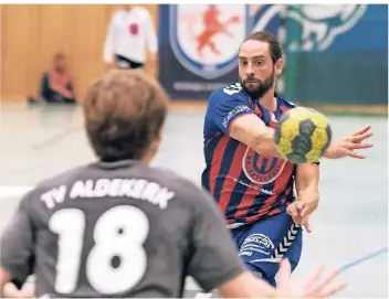  ?? RP-FOTO: ACHIM BLAZY ?? Gegen Aldekerk durften sich fast alle Ratinger in den Spielberic­htsbogen mit Toren eintragen. Auch Marcel Müller erzielte zwei Treffer beim Kantersieg.