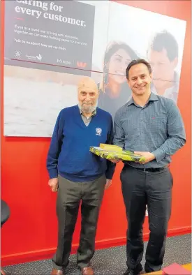  ??  ?? Les Morice was guest of honour at a presentati­on led by Westpac’s Waipukurau branch manager Jacob Kennedy .